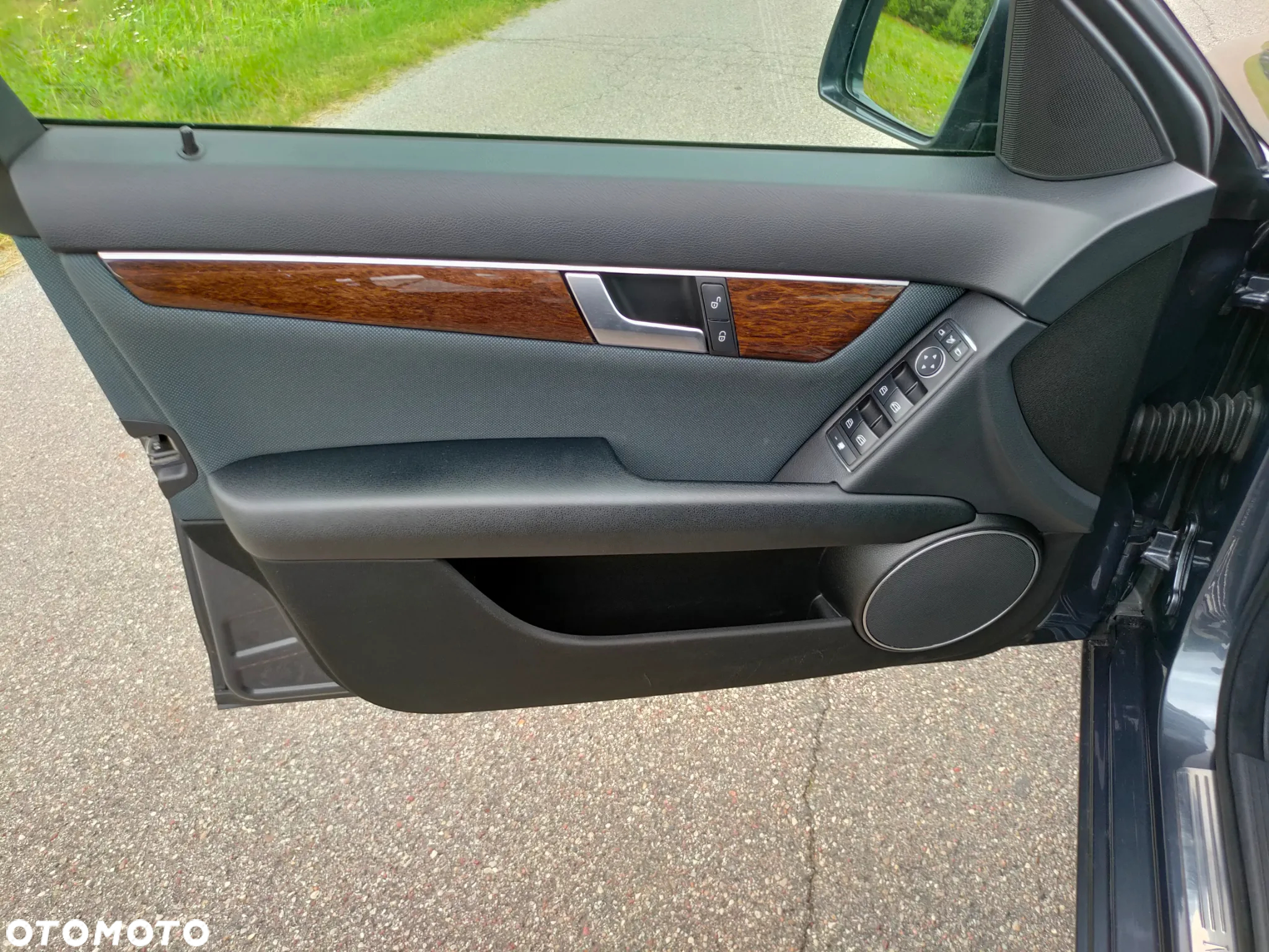 Mercedes-Benz Klasa C 250 CGI BlueEff Avantgarde - 12