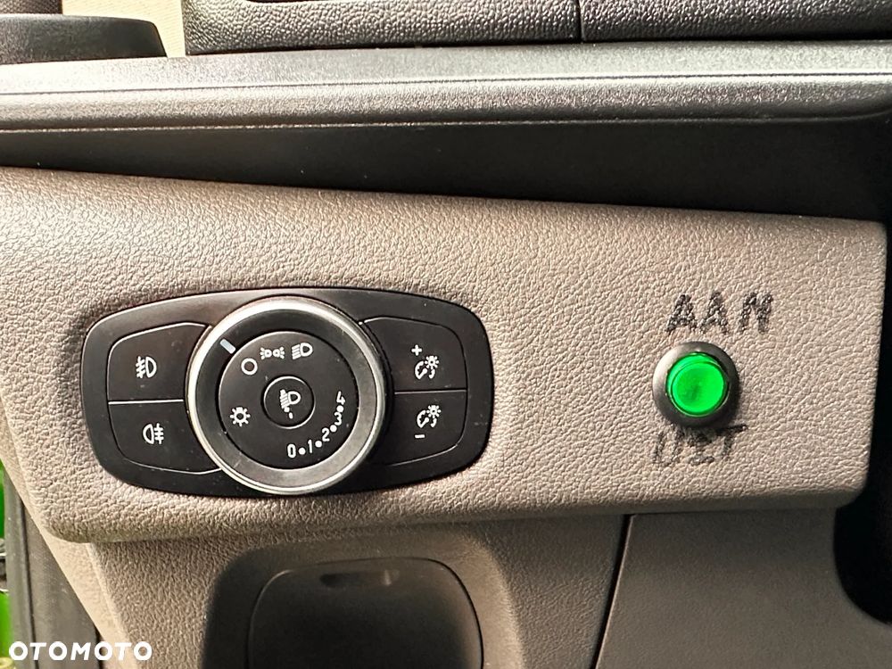 Ford TRANSIT CUSTOM - 17