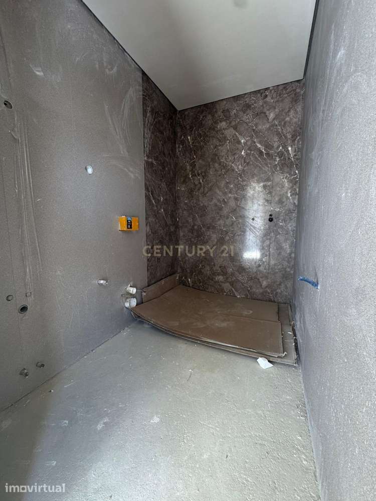 Moradia Moderna Isolada em Construção | Azeitão – Varzea - Grande imagem: 3/15