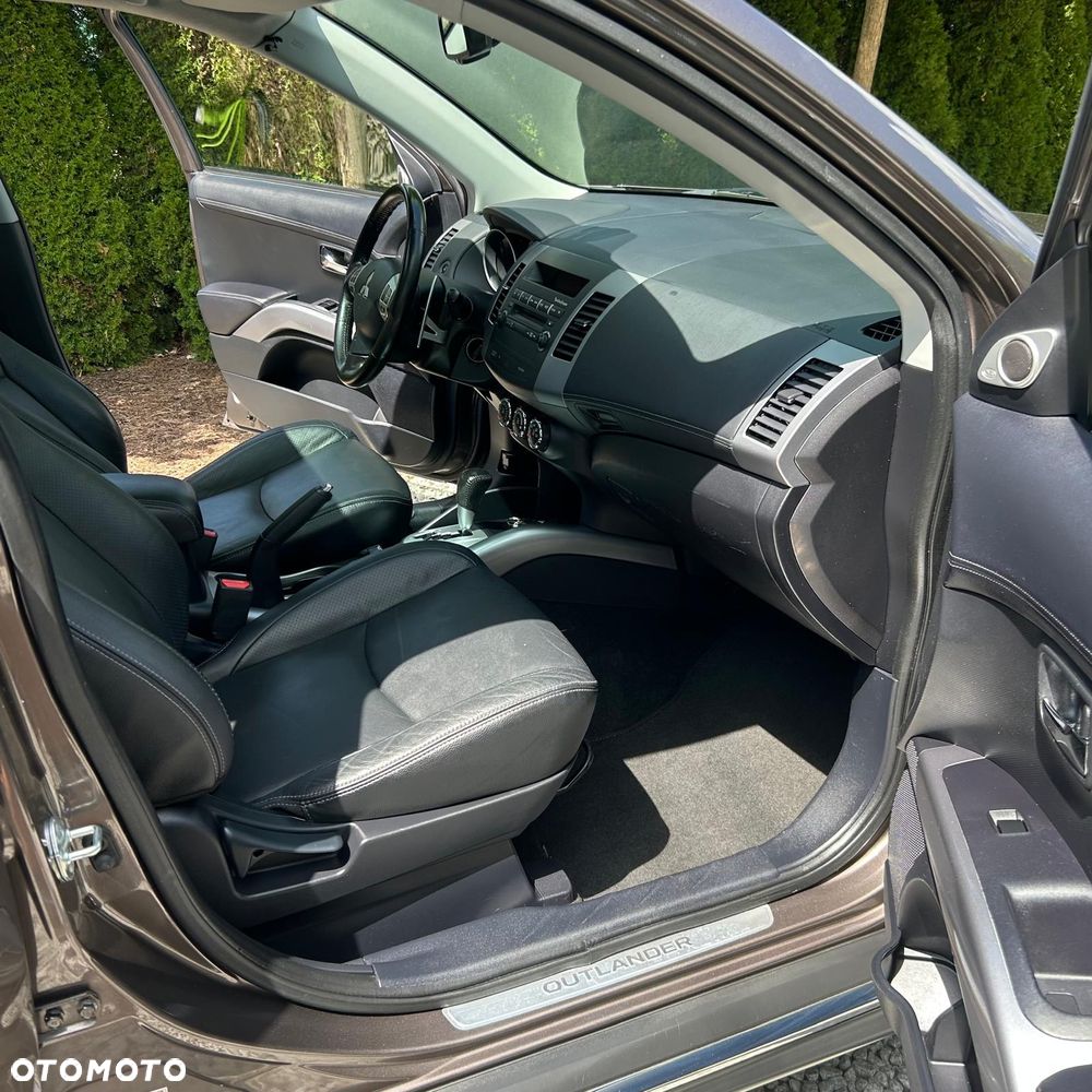 Mitsubishi Outlander 2.0 2WD CVT Diamant Edition+ - 23