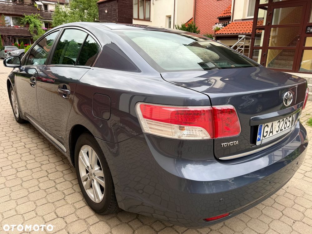 Toyota Avensis - 4