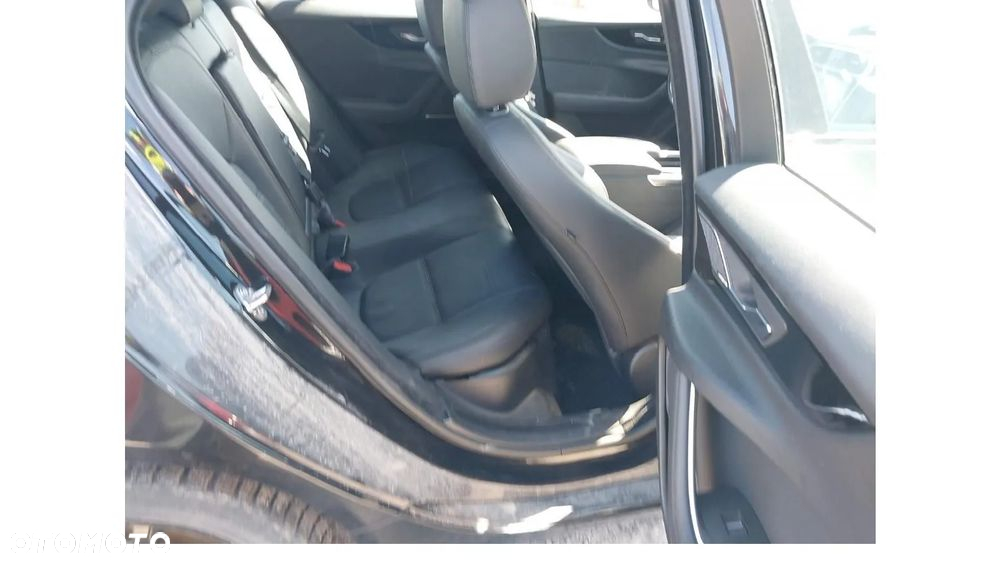 Jaguar XE 2.0 P250 SE - 33