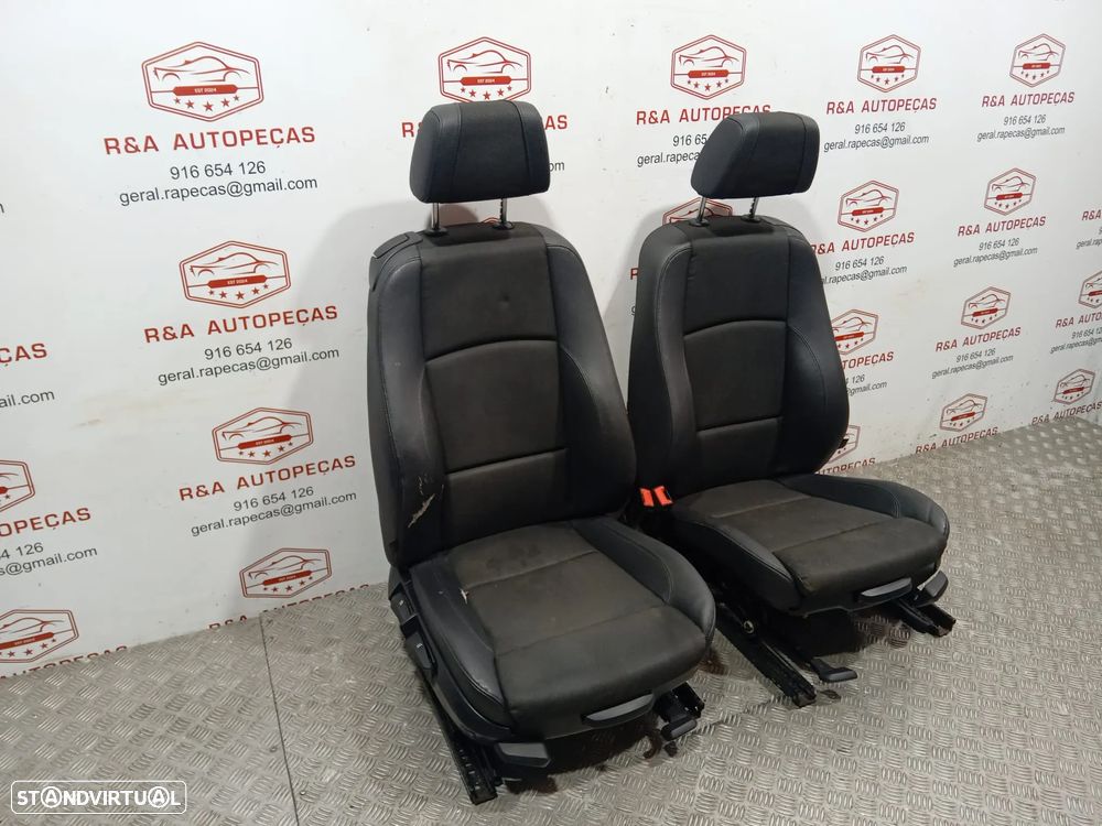 Conjunto de Bancos BMW Serie 1 Cabriolet E88 Pack M Pele e Tecido - 16
