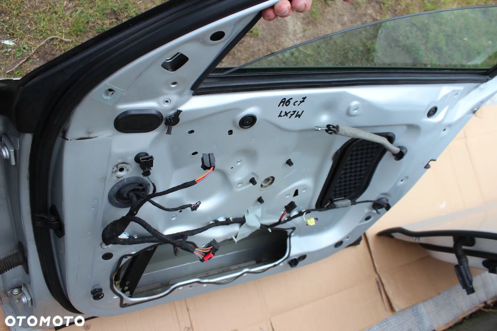 DRZWI PRZEDNIE TYLNE PRAWE AUDI A6 C7 AVANT LY5Q 2015 - 19