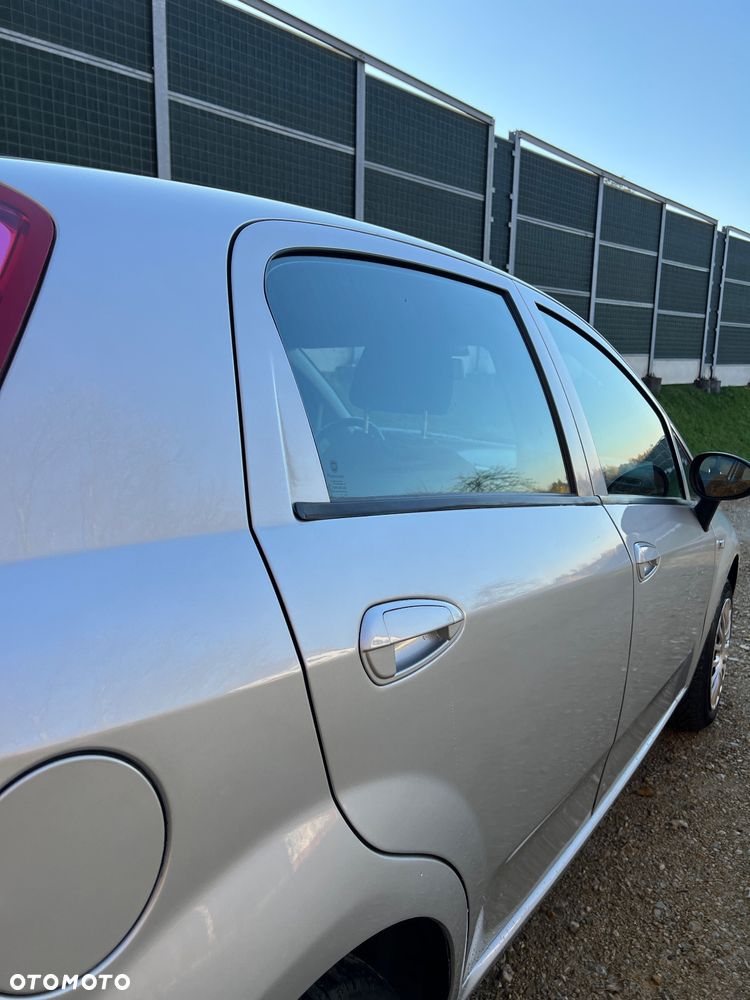 Fiat Punto 1.4 Young - 19