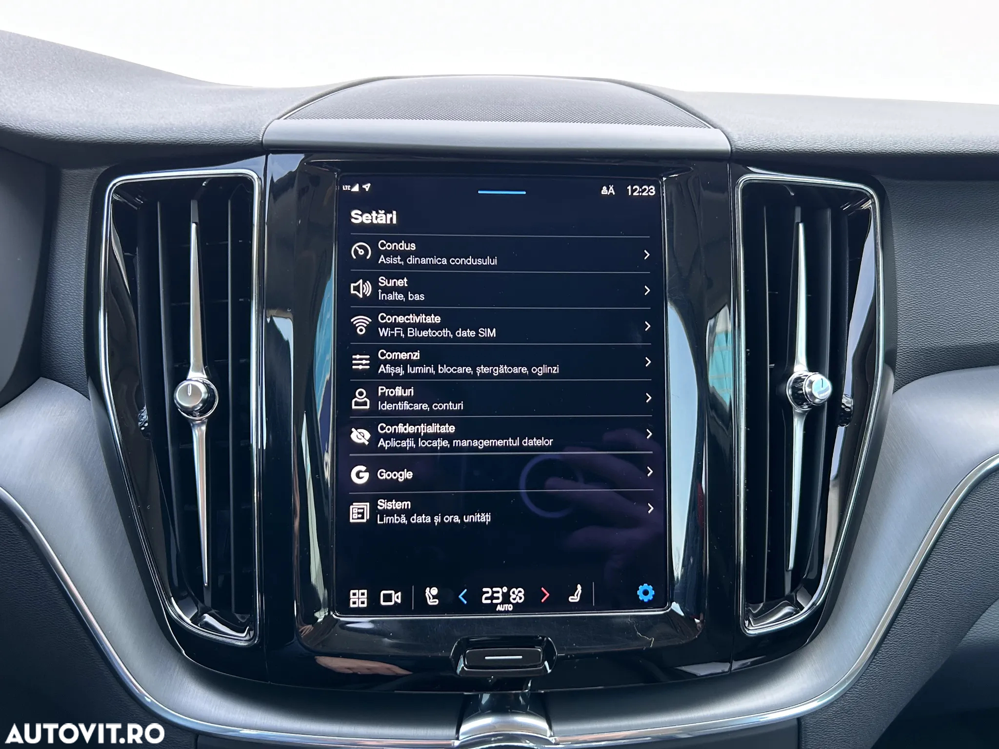 Volvo XC 60 B5 MHEV AT8 AWD Momentum Pro - 34