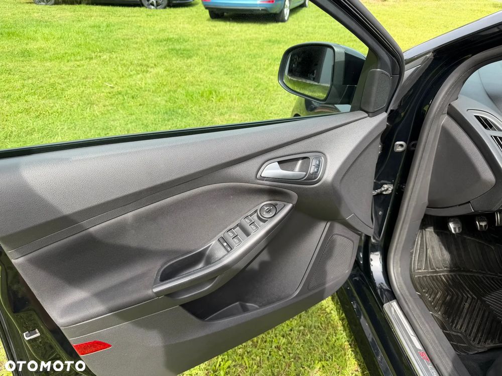 Ford Focus 1.0 EcoBoost Start-Stopp-System ST-LINE - 12