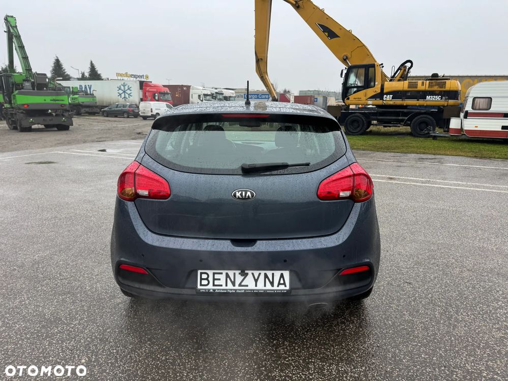 Kia Ceed 1.6 GDI Dream-Team Edition - 36