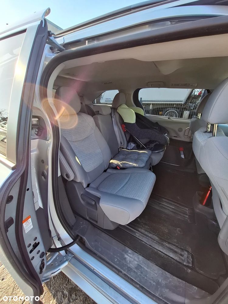 Toyota Sienna - 6