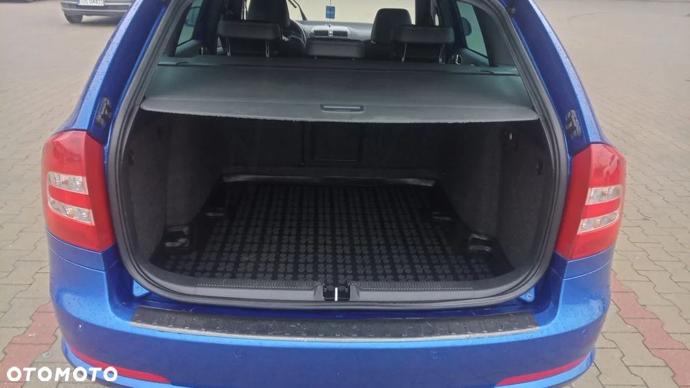 Skoda Octavia Combi 2.0 TDI CR DPF RS - 17