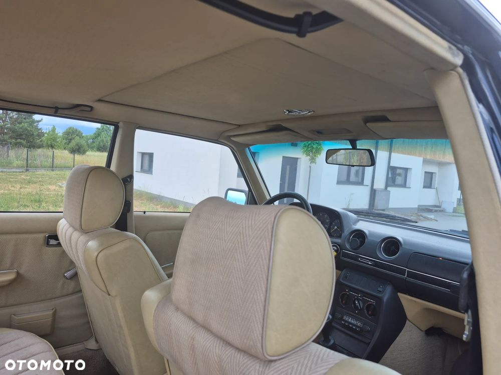 Mercedes-Benz W123 - 15