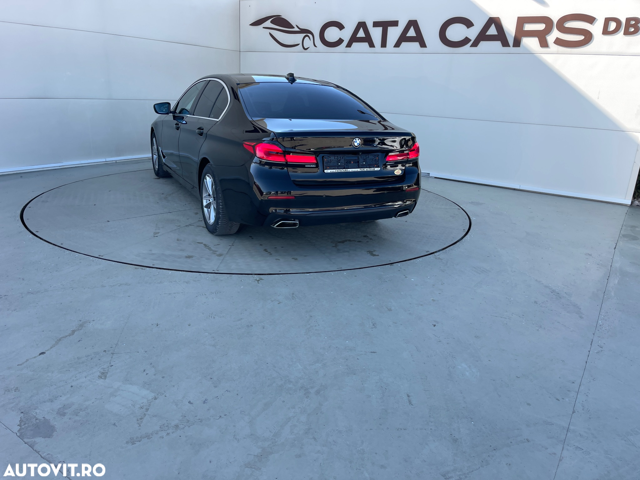 BMW Seria 5 520i AT MHEV - 11