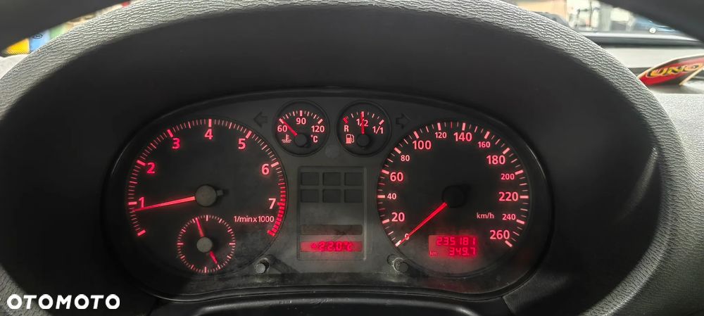 Audi A3 1.8 Ambiente - 7
