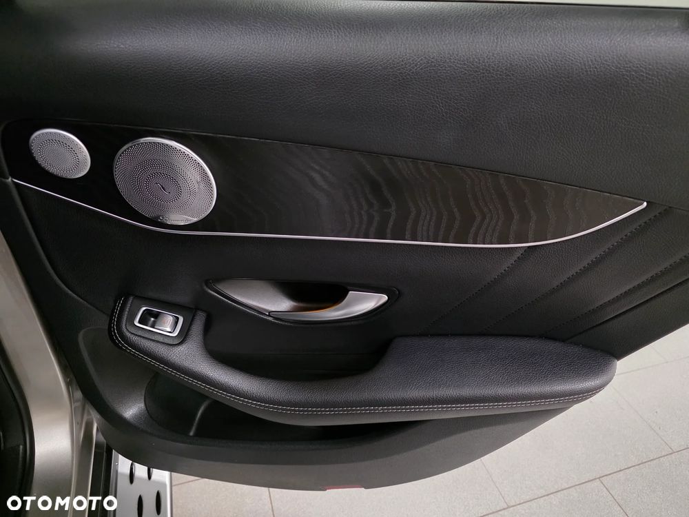 Mercedes-Benz GLC 250 4Matic 9G-TRONIC AMG Line - 25