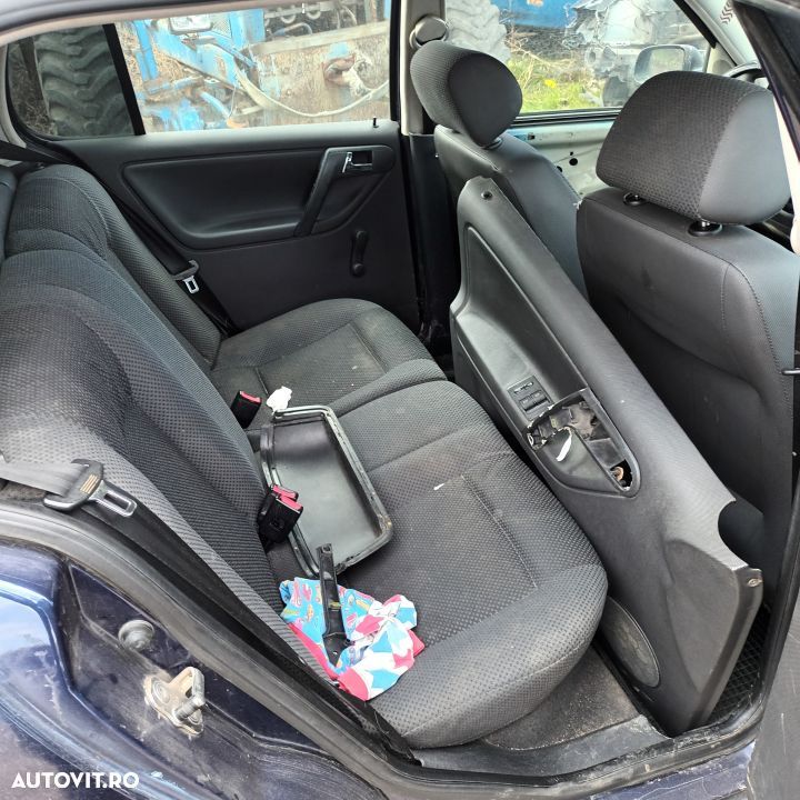 Dezmembrari  VW POLO (6N2)  1999  > 2001 1.4 Benzina - 7