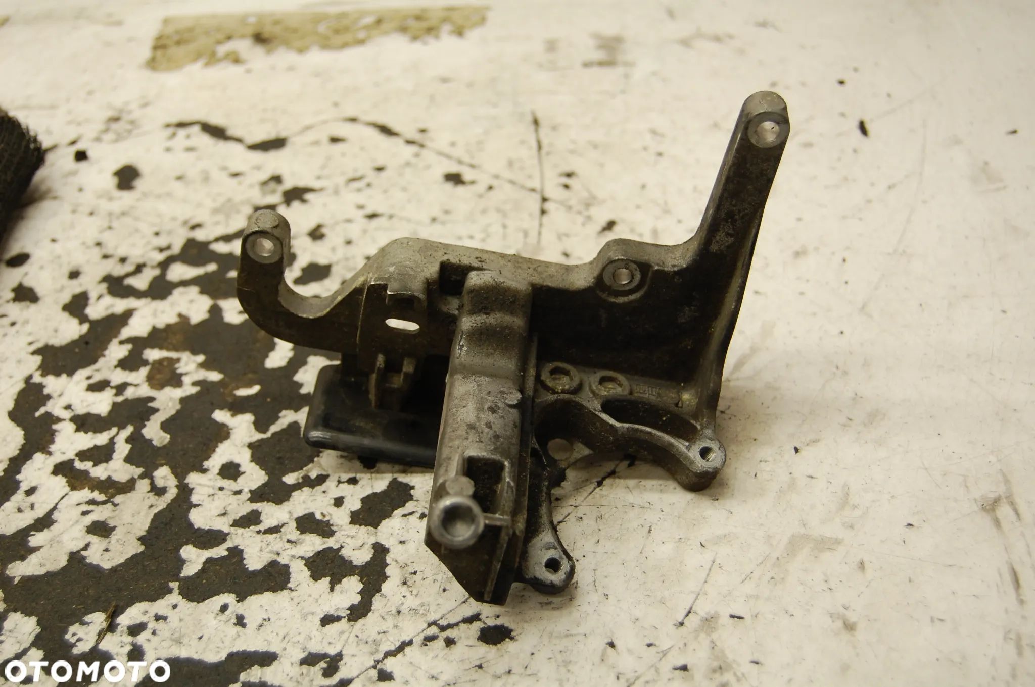 ŁAPA MOCOWANIE SILNIKA AV6Q9B470BA FORD FIESTA MK 7 1.6 TDCI CITROEN - 1
