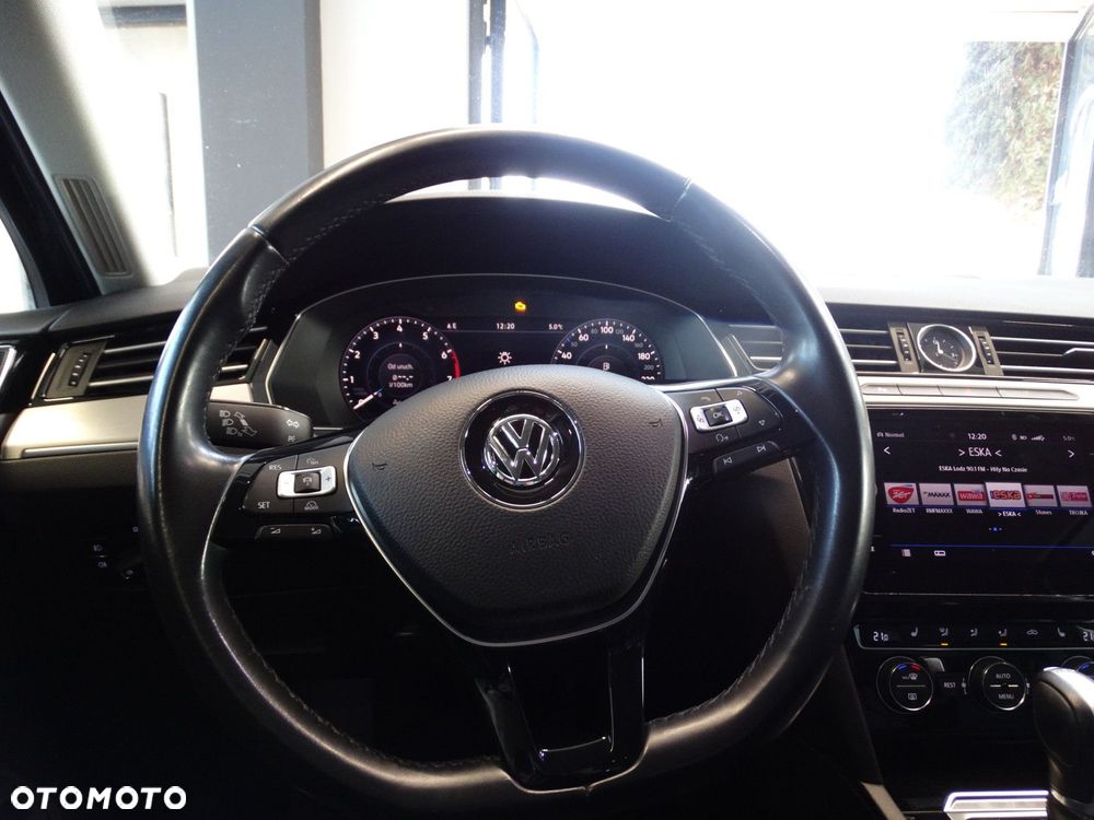 Volkswagen Passat - 16