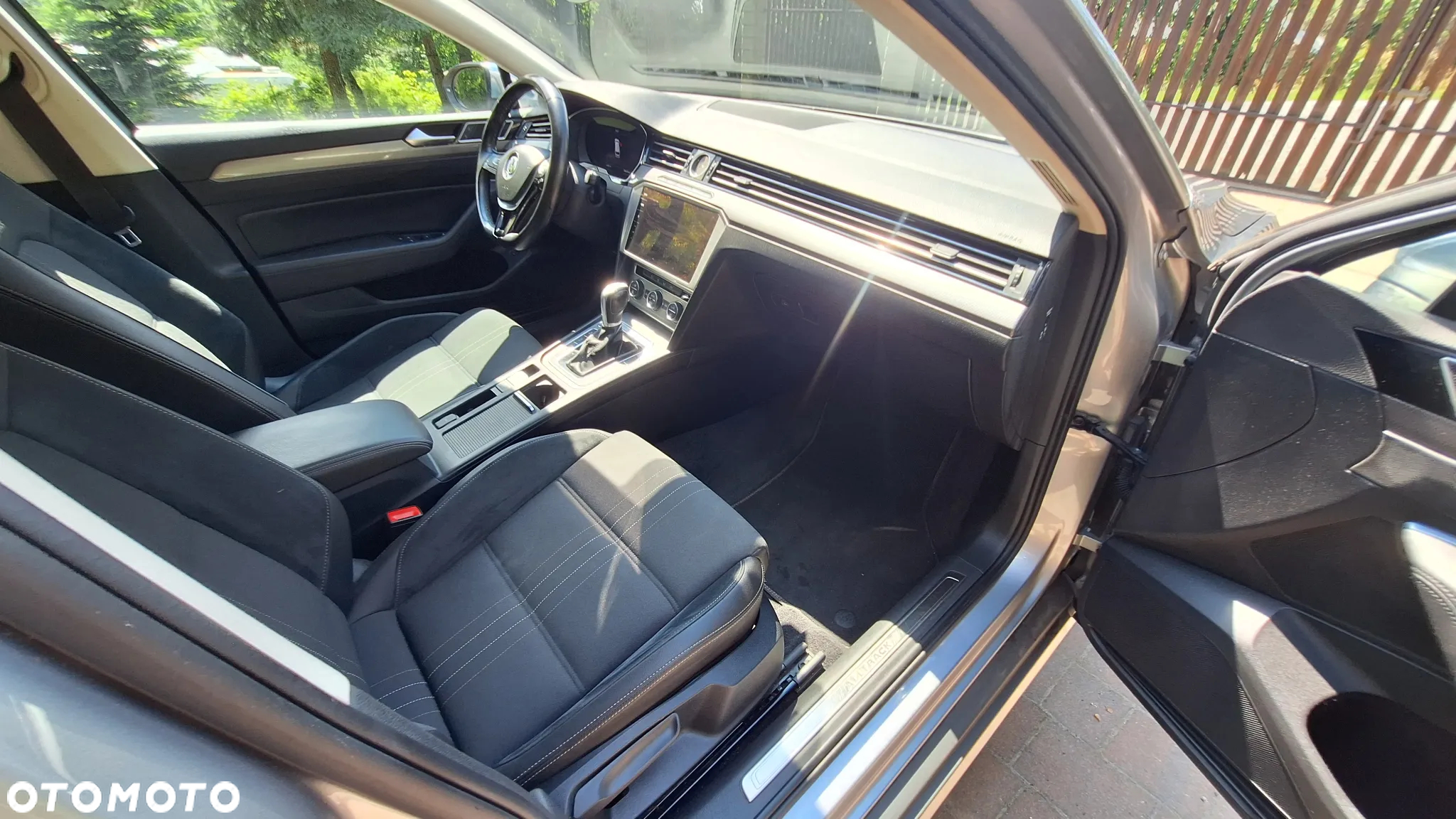 Volkswagen Passat Variant 2.0 TDI SCR DSG 4Motion Elegance - 11