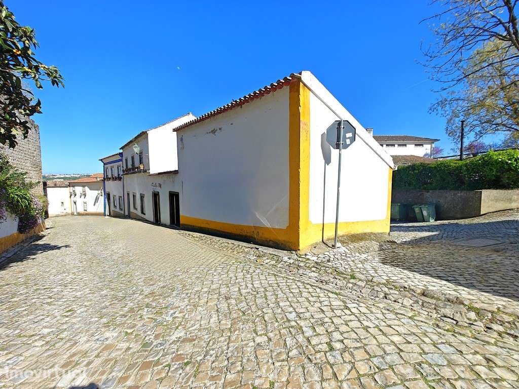 Moradia junto às muralhas do Castelo de Óbidos - Grande imagem: 2/45