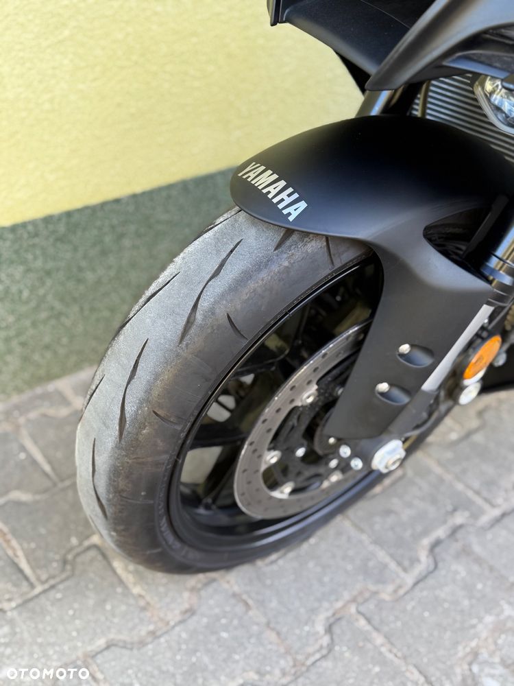 Yamaha R1 - 33