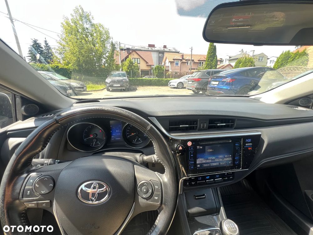 Toyota Auris 1.6 Premium - 5