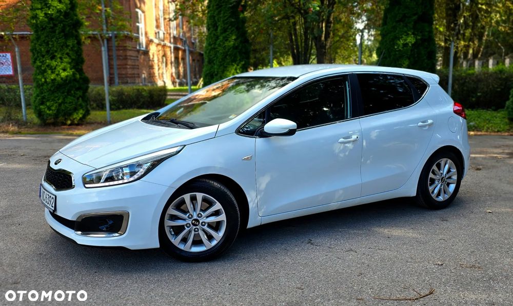 Kia Ceed 1.6 CRDi 136 ISG Dream Team Edition - 3