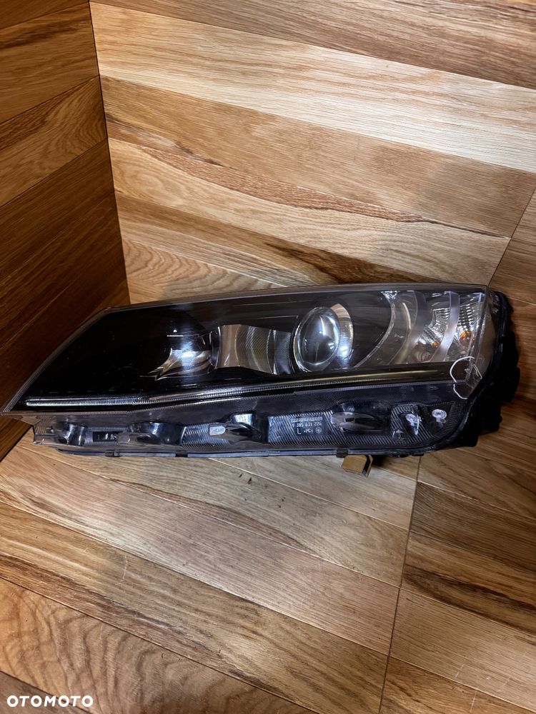 Skoda Octavia III lampa lewa przód xenon skrętny 5E1941015B - 3
