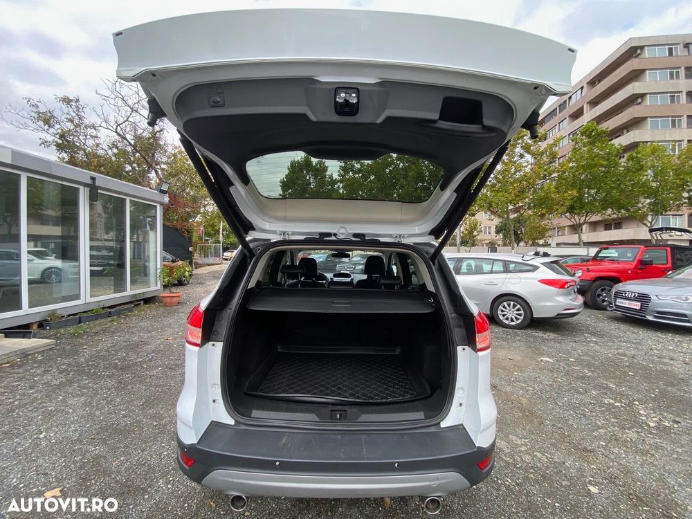Ford Kuga 2.0 TDCi Powershift 4WD Titanium - 9