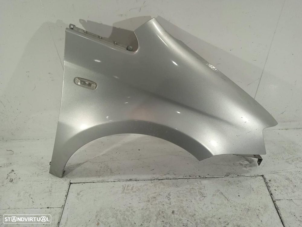 GUARDA-LAMAS FRONTAL DIREITO FIAT IDEA 2004 - 4