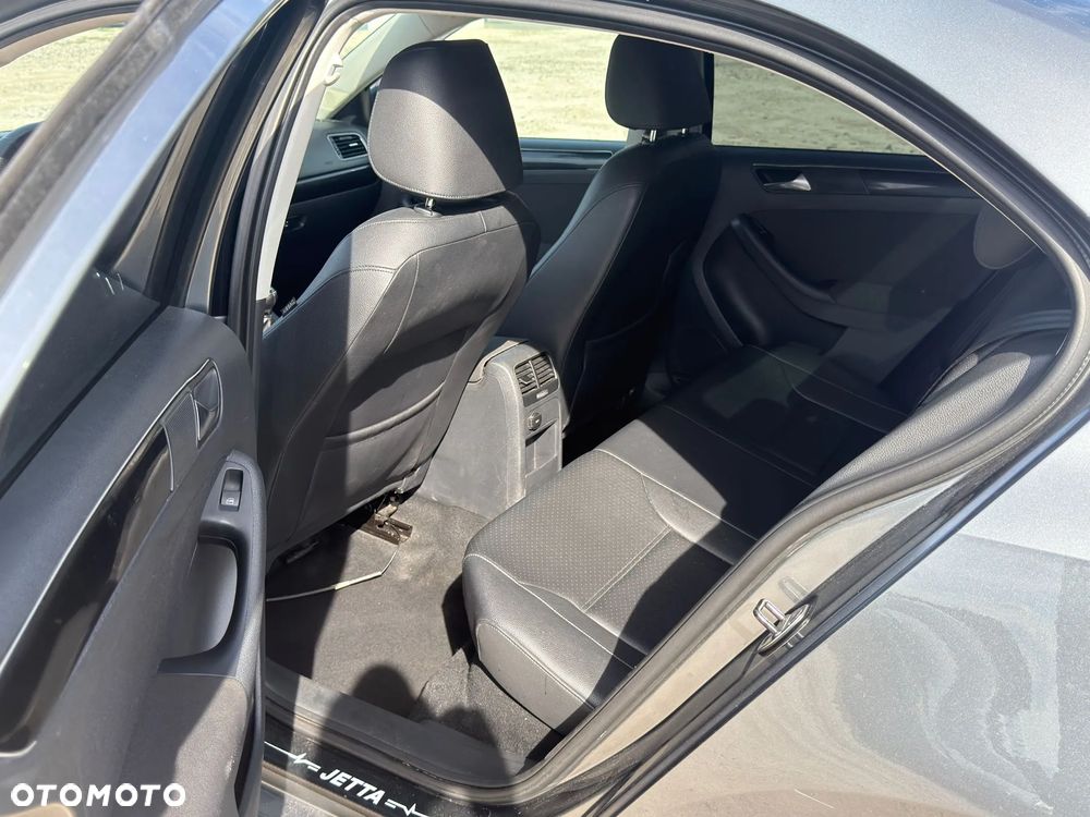 Volkswagen Jetta - 12