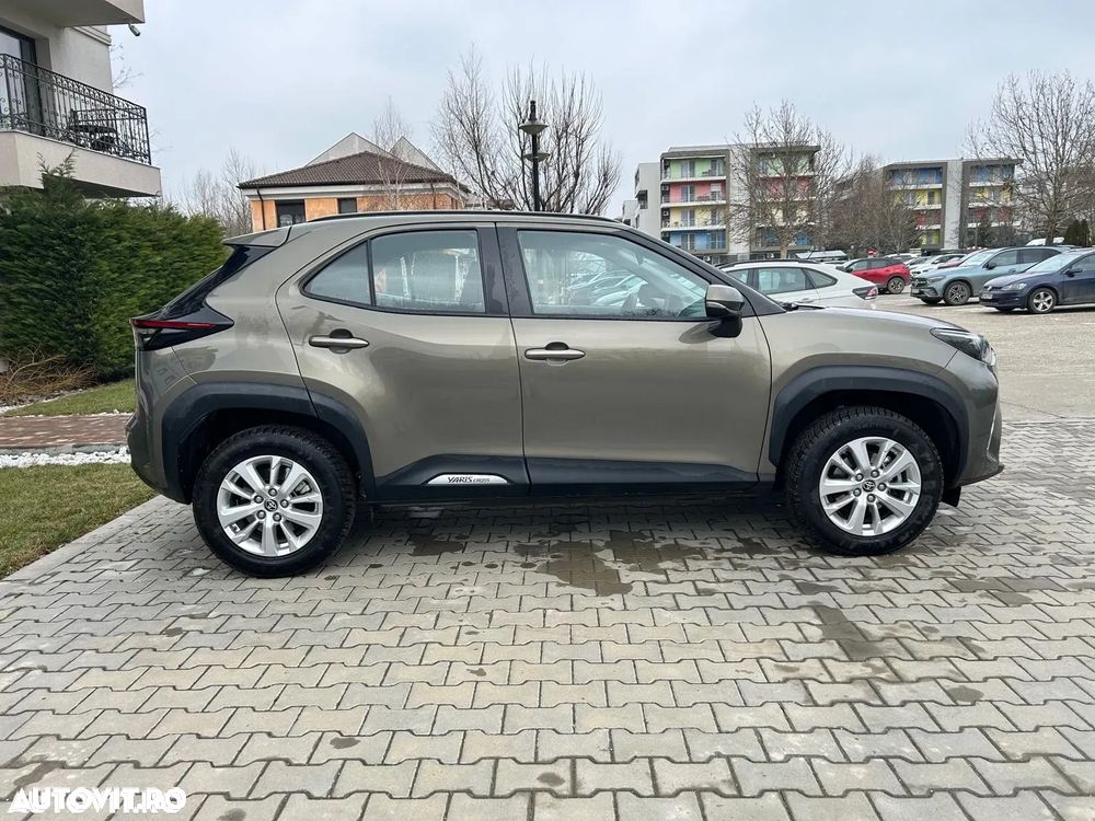Toyota Yaris Cross 1.5 VVT-i HSD 116 4x2 HEV Business - 4