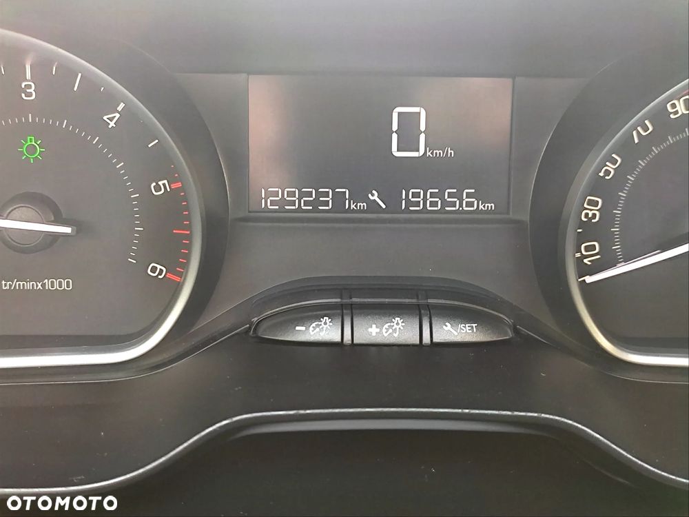 Peugeot 208 - 9