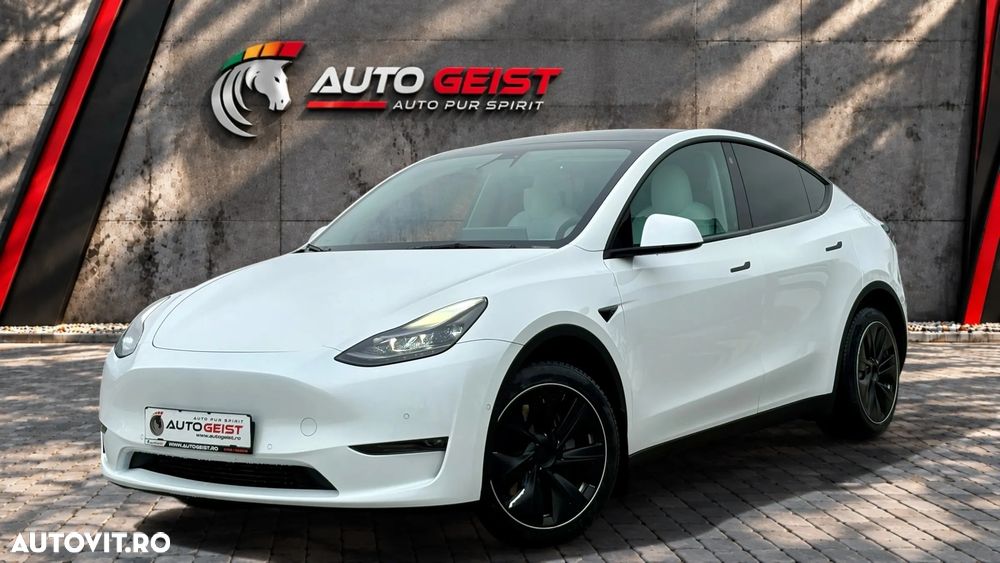 Tesla Model Y Long Range Dual Motor AWD - 3