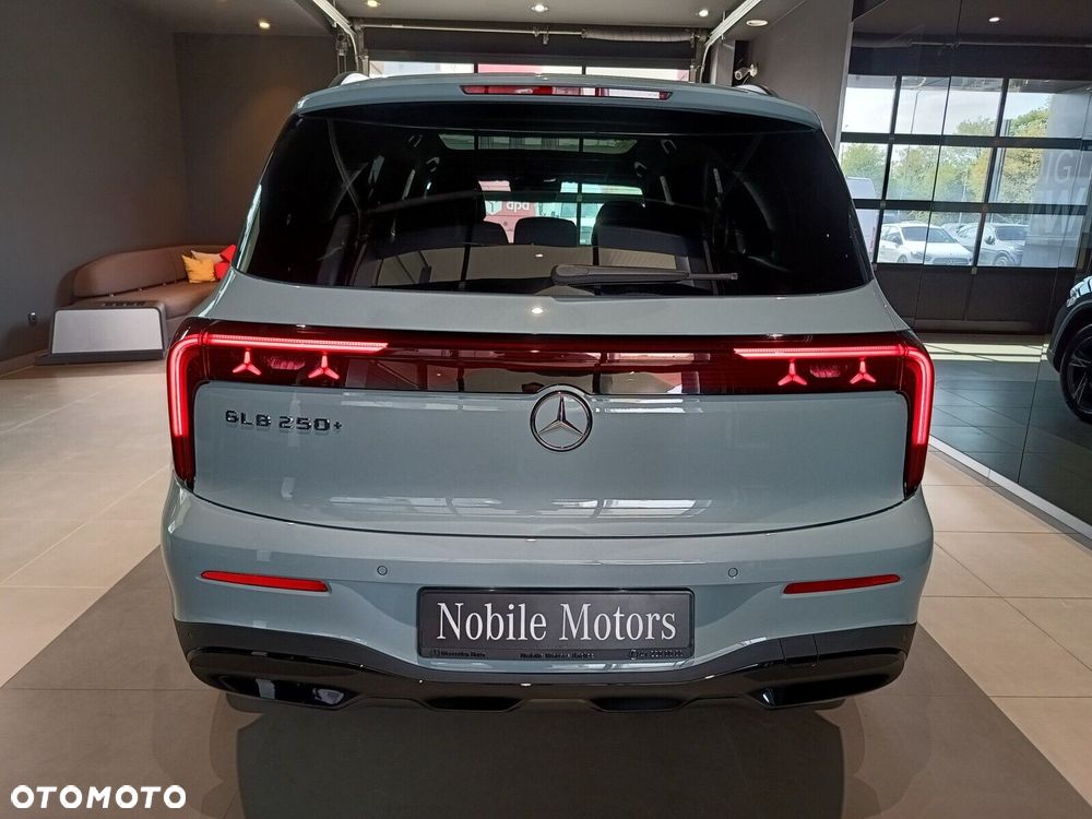 Mercedes-Benz GLB - 8