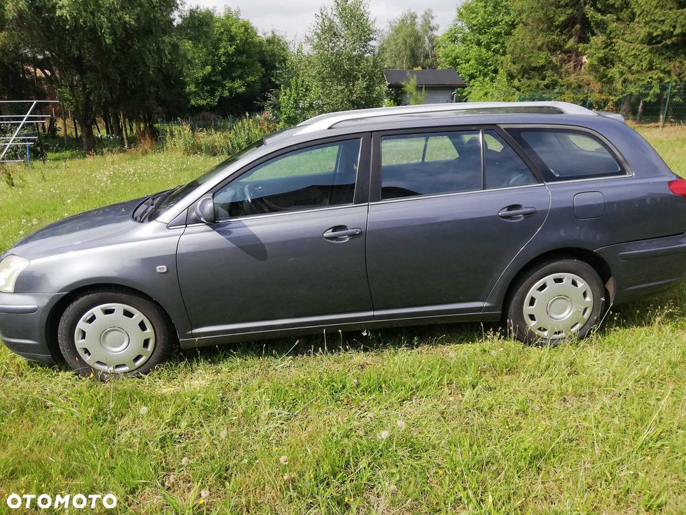Toyota Avensis - 2