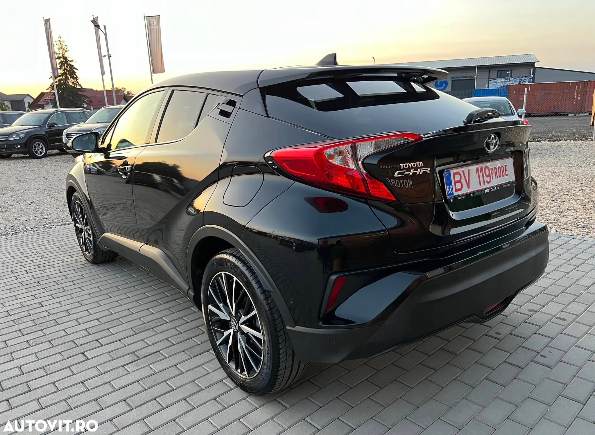 Toyota C-HR Hybrid Lounge - 9