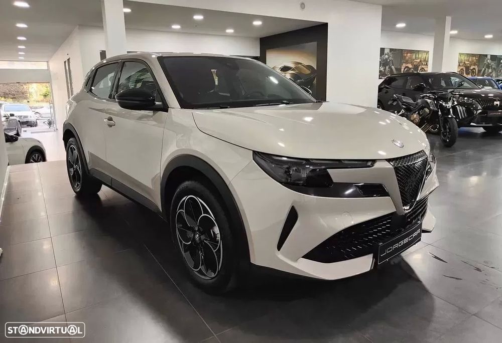 Alfa Romeo Junior Elletrica 50 kWh Launch Edition - 3