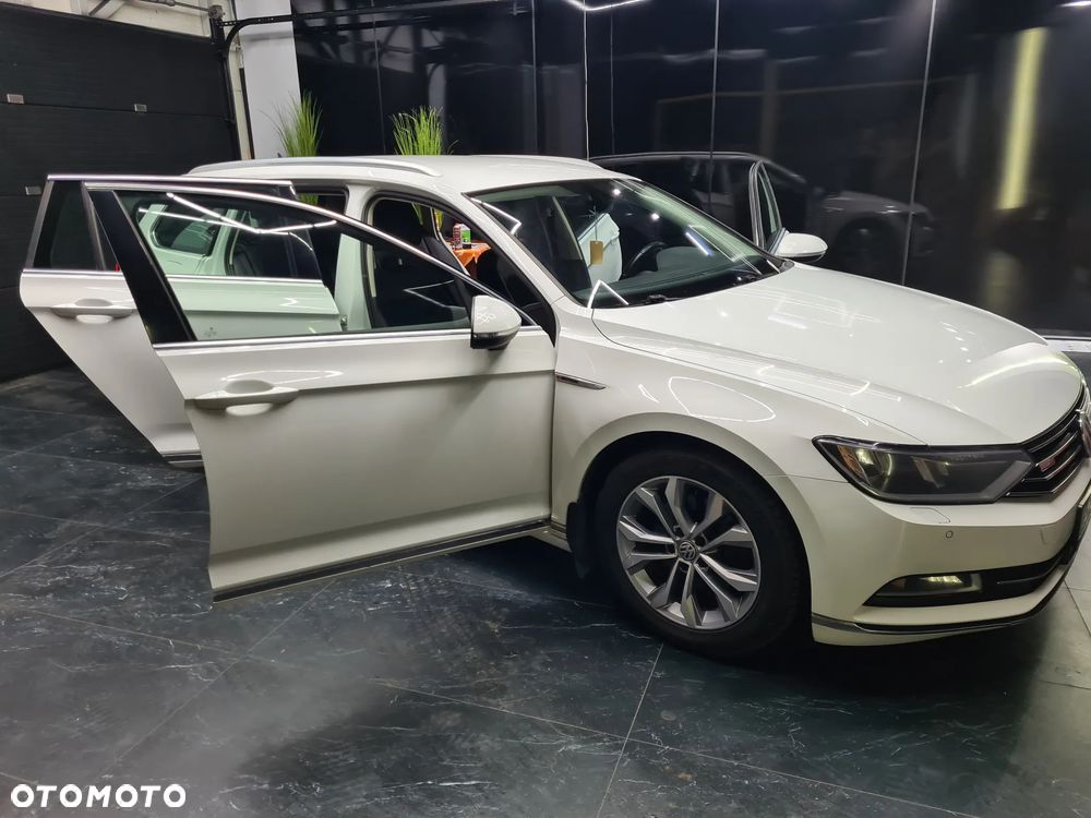 Volkswagen Passat Variant 2.0 TDI SCR 4Motion DSG Highline - 17