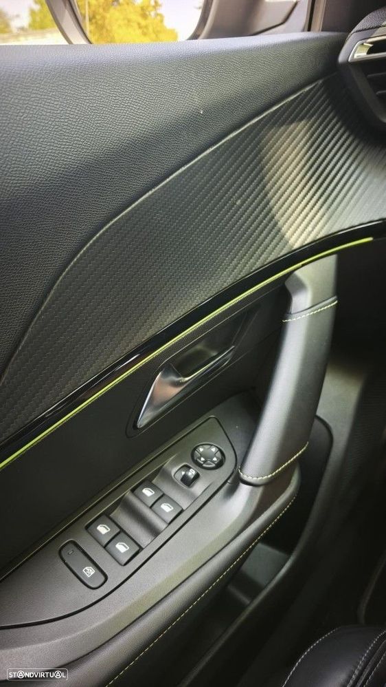 Peugeot e-2008 50 kWh GT - 32