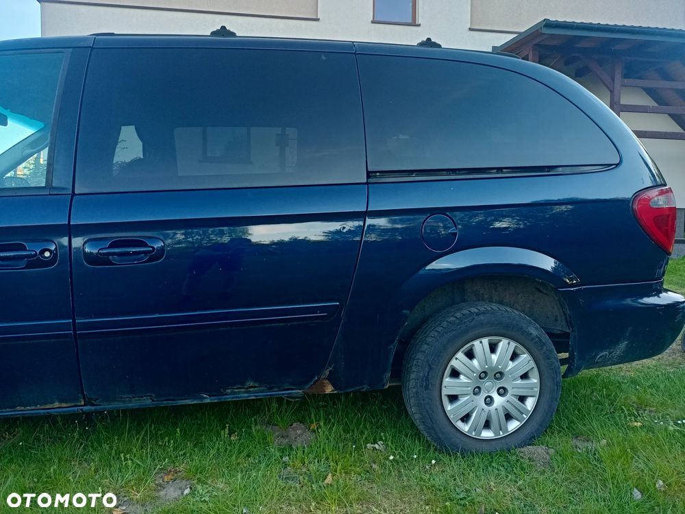 Chrysler Town & Country 3.3L LX - 16