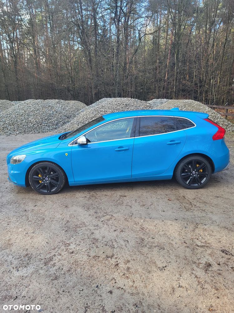 Volvo V40 D2 R-Design - 1