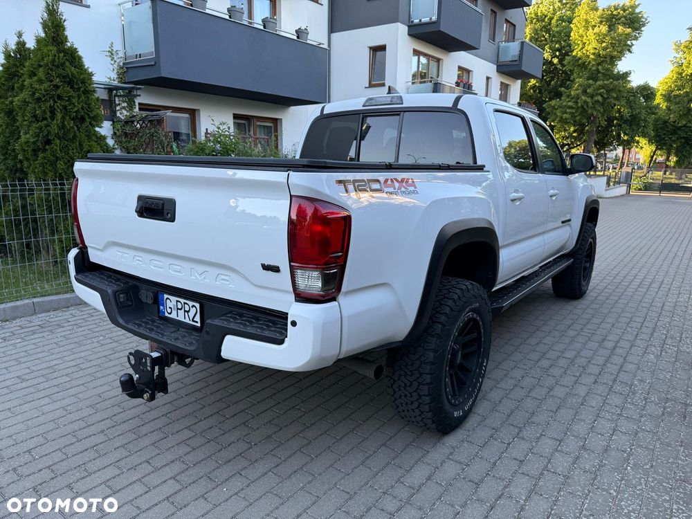 Toyota Tacoma - 15