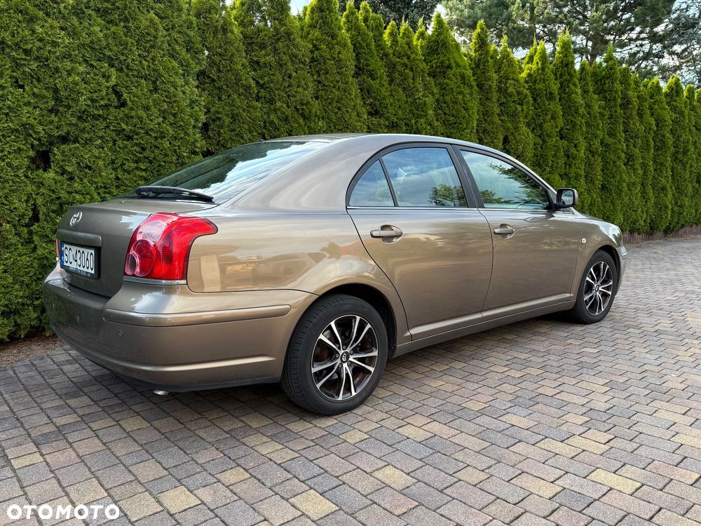 Toyota Avensis - 5