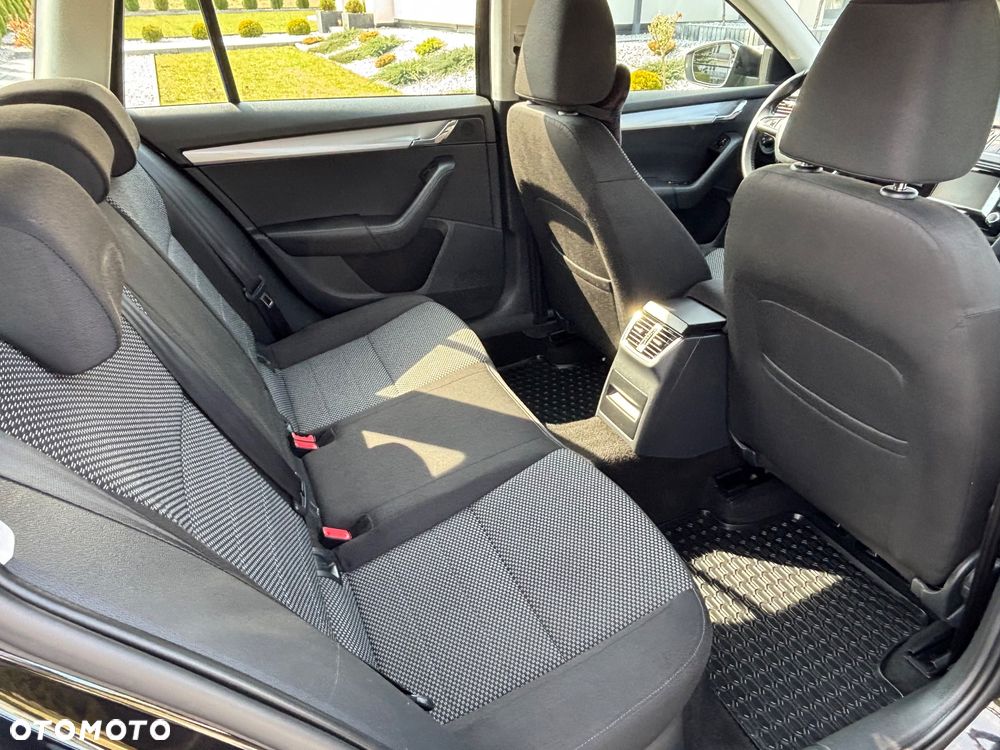 Skoda Octavia 2.0 TDI Edition DSG - 25