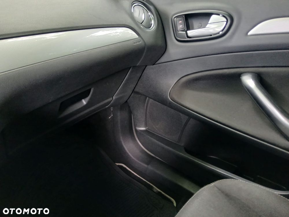 Ford Mondeo - 23