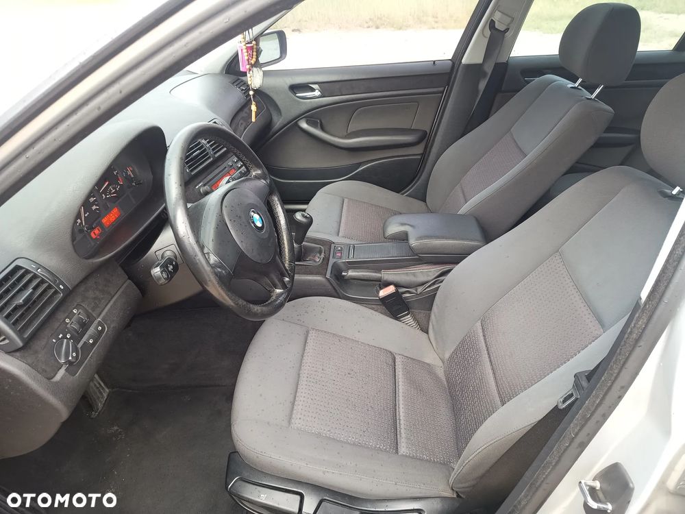 BMW Seria 3 318i - 10