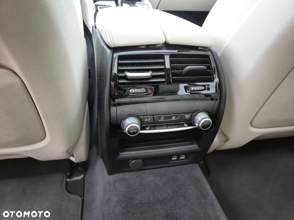 BMW Seria 5 530e xDrive - 34