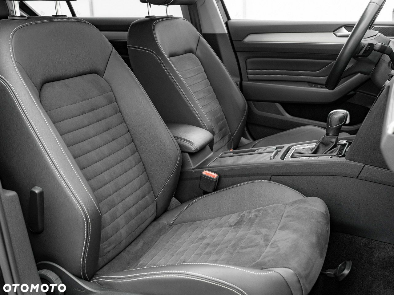 Volkswagen Passat 2.0 TDI Elegance DSG - 32