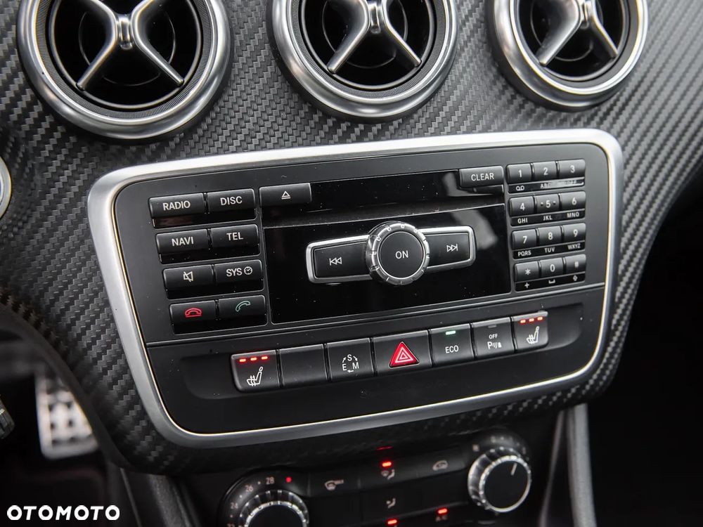 Mercedes-Benz Klasa A 250 4Matic 7G-DCT AMG Line - 24