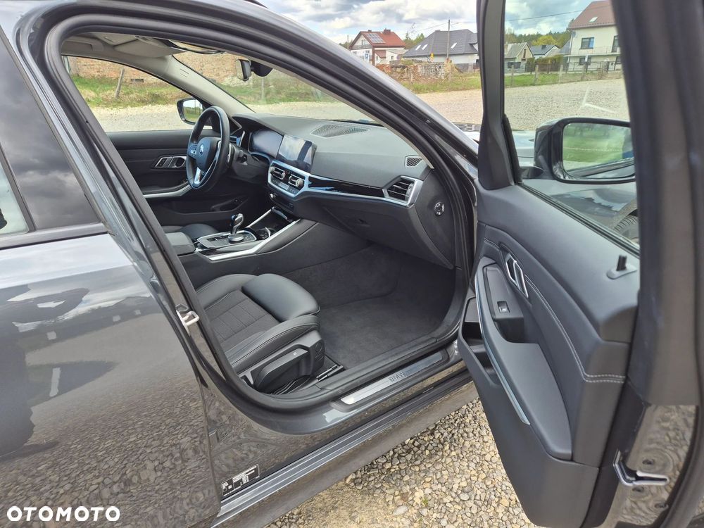 BMW Seria 3 330e xDrive Sport Line - 14